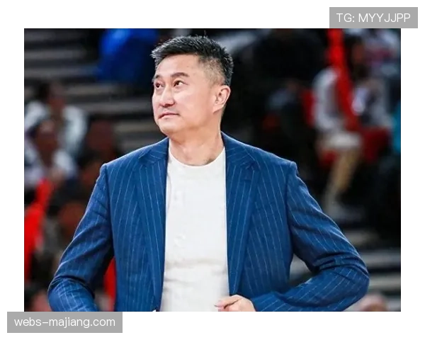 特写:主帅杜锋对一次失误暴怒,随后立刻平静布置战术 特写:主帅杜锋对一次失误暴怒,随后立刻平静布置战术